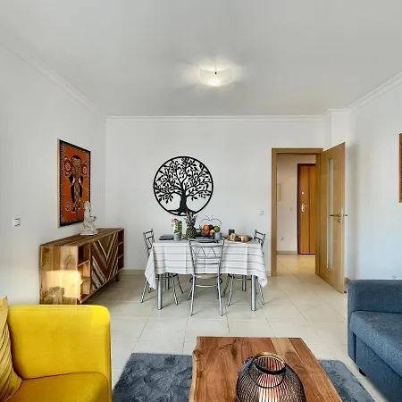 Tr - With Pool And Parking *