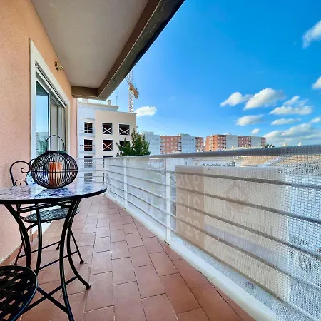 Tr - With Pool And Parking