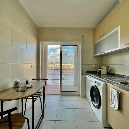 Tr - With Pool And Parking *