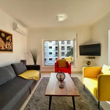 Tr - With Pool And Parking